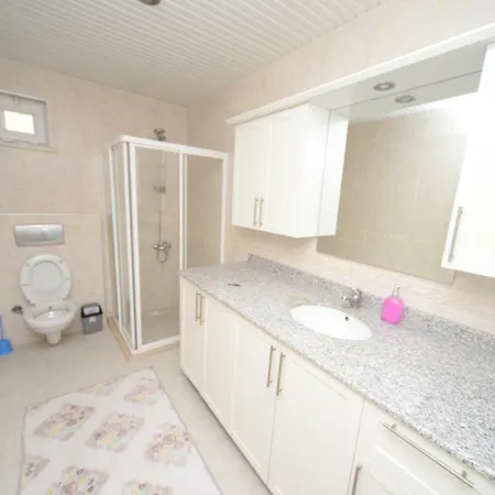 빌라 Lux White 2 *